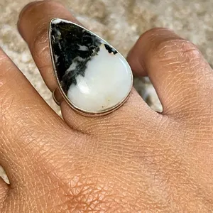 White Buffalo Turquoise Ring Size 7 1/2 Black thumbnail 3