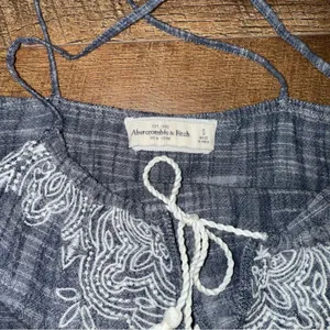 Abercrombie & Fitch Floral Embroidery Tank thumbnail 8
