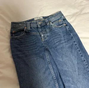 Low Rise Jeans thumbnail 2