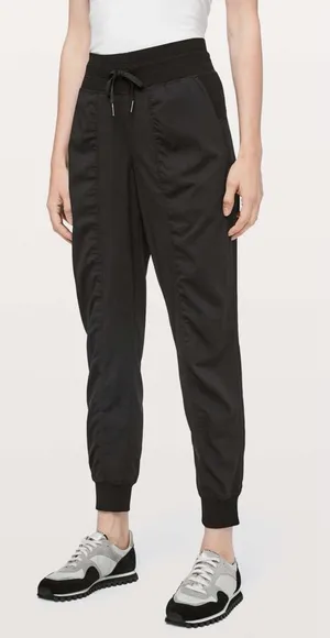 Lululemon Dance Studio Jogger 29” Swift Black Size 6 GUC thumbnail 1