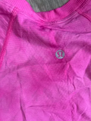 Lululemon Swiftly Tech Short Sleeve Shirt in a pink marbled dye pattern size 2 thumbnail 9