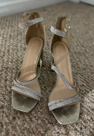 Gold heels Size 7 thumbnail 1