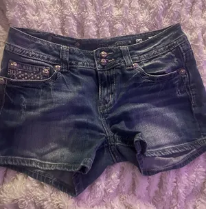 Miss Me low rise jean shorts thumbnail 1