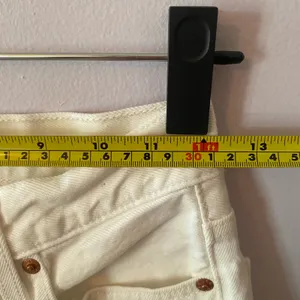 Levi's Wedgie Straight White Jeans Button Fly Preppy Cotton Minimalist size 24 thumbnail 7