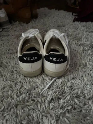 VEJA White Sneakers thumbnail 3