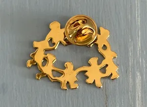 Beautiful Tac Lapel Pin Gold Tone Circle Of Children / Friends thumbnail 4