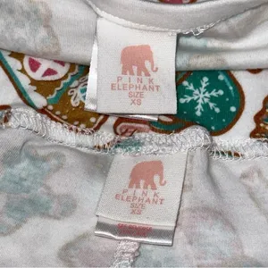 Pink Elephant Women’s Size XS White Gingerbread Print Henley Jogger Pajamas thumbnail 6