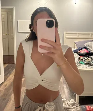 crop top  thumbnail 1
