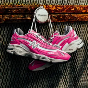 New Balance 1000 Shoes Unisex Womens size 8.5 Men’s size 7 Dragon Berry Pink thumbnail 2