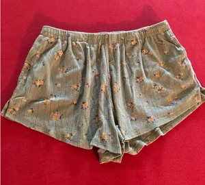 Colsie green floral pajama sleep shorts with pockets Size Medium thumbnail 1