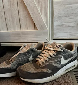 Men’s Nike Air Max 1 Ultra Essential Shoes thumbnail 3