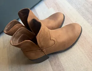 Tan suede ankle boots thumbnail 1
