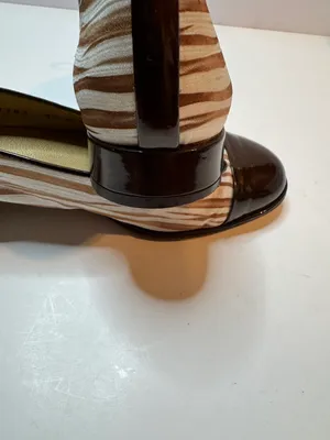 Womens 2 Tone Brown Flats Size 5 1/2B thumbnail 8
