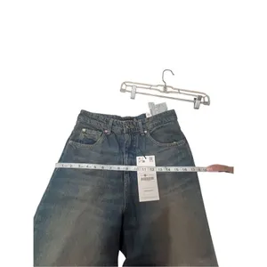SRADIVARIUS Womans Loose Wide Fit Jeans Sz 4/32 NWT thumbnail 7