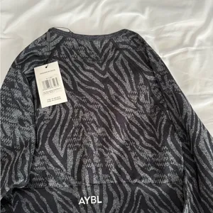 AYBL Workout Full Sleeve Crop Top NWT thumbnail 9