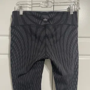 Aloha Island Alo Athletic Leggings Black Patterned Mesh Panels‎ Activewear Workout Pants Med thumbnail 6