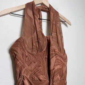 House of CB Women Clementine Mini Dress M Brown Swirl Cutout One-Shoulder Ruched thumbnail 4