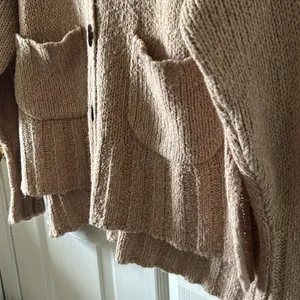 Urban Outfitters Women’s Slouchy Tan Button Front‎ Cardigan w/Pockets Size Med thumbnail 7