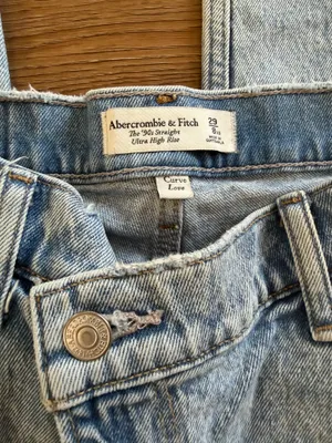 Abercrombie Jeans The 90s Ultra High-Rise thumbnail 3
