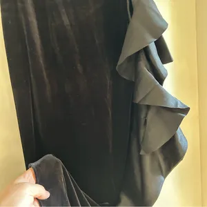 Jessica Howard Black Velvet Evening Gown Sz 8 Ruffle Detail Long‎ Formal Dress thumbnail 5