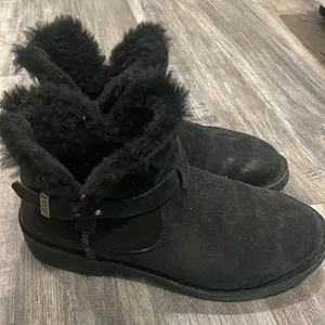 UGG Women's Elisa Suede Short Ankle Boots size 5.5 thumbnail 4