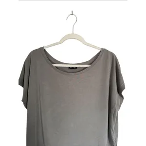 Express Women Sz Large Gray Green Boxy Shirt Top Pullover Cap Sleeve Scoop Neck thumbnail 2
