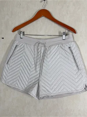 Athleta Women’s Apres Ski Quilted Shorts Puffer Insulated in Beige Chevron 8 thumbnail 4