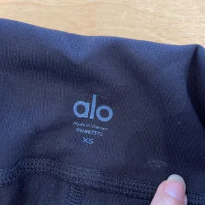 Alo Yoga Womens Flat Front High Waist Mesh Moto Panels Active Leggings Black Siz thumbnail 10