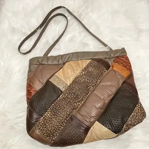 Opulent Containers Vintage 90’s/Y2K Patchwork Leather Embossed Purse Brown thumbnail 1