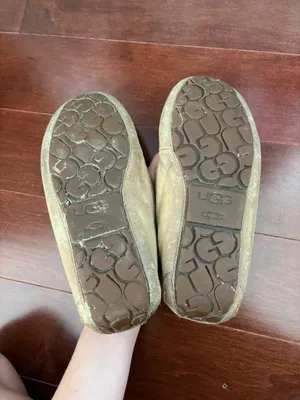 UGG Slippers thumbnail 3