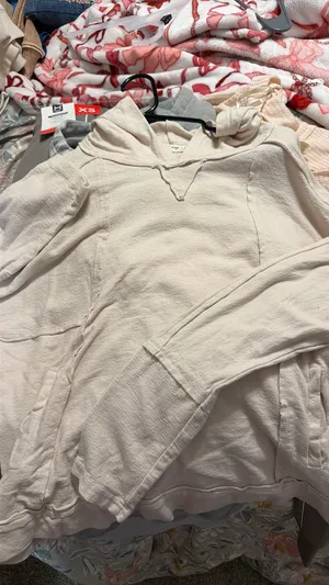 Boutique New in Pullover thumbnail 1
