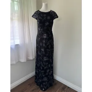 SLNY SL Fashions Black & Silver Cap Sleeve Floor Length Gown thumbnail 3