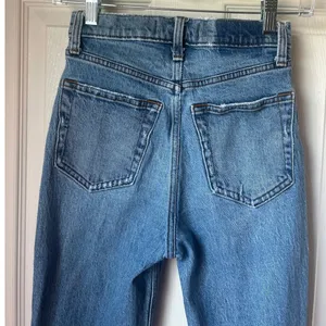 Abercrombie The 90s Straight Ultra High Rise Jeans - Size 25 thumbnail 6