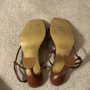 Halston Heels Brown Size 9 thumbnail 8