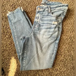 American Eagle Traded Distressed Skinny Jeans Now Showing @pixie_lush ONLY❣️ thumbnail 1