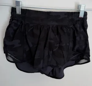 Lululemon Hotty Hot Camo Short 2.5" size 4 thumbnail 1