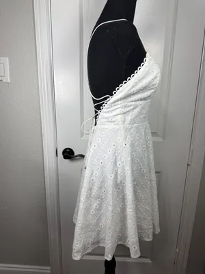 Selfie Leslie White Eyelet Lace-Up Back Sleeveless Mini Dress Size 6 thumbnail 2