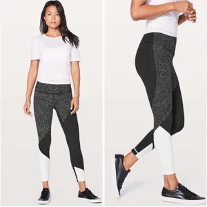 Lululemon Wunder Under Hi-Rise‎ 7/8 Tight in Black White Colorblock thumbnail 2