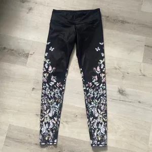 Alo Yoga Women's Black Multicolor Butterflies Ankle Compression Leggings Sz XS thumbnail 4