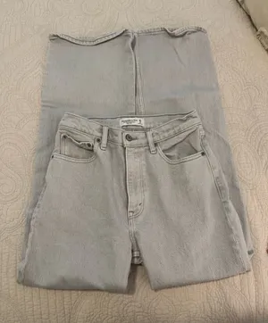 Abercrombie 90s High-Rise Relaxed Jeans thumbnail 1