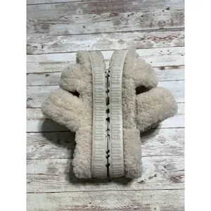 UGG Platform Slides Women's Size 6 Cream Fuzzy Slippers Shoes thumbnail 7
