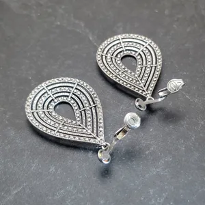 Vintage Clip On Earrings Extra Large Silver Tone Dangle Drop Black & Clear Gems thumbnail 8