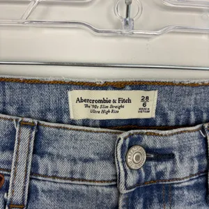 Abercrombie & Fitch The 90s Slim Straight Ultra High Rise Denim Shorts Size 28/6 thumbnail 2