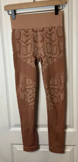 Stylish Maeve Workout Leggings Brown Size M thumbnail 1
