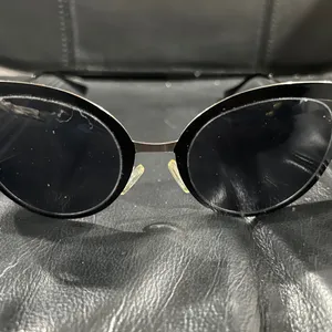 Black Round Sunglasses thumbnail 2
