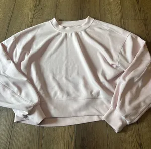 Lululemon Softstreme Cropped Crew thumbnail 1