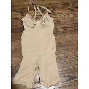 Skims SEAMLESS SCULPT MID THIGH BODYSUIT Clay Large NIB NEW thumbnail 3