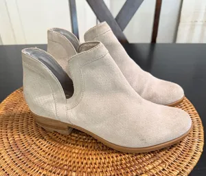 Sorel Lolla Cut Out Suede Ankle Boots Beige Sand NL3570-092 Womens 10 thumbnail 1