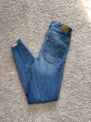 Frayed American Eagle Mom Jeans thumbnail 2