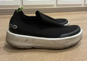 OOFOS OOmega eeZee Low Women’s Recovery Shoe Black Sneaker Slip On Size 10 thumbnail 1